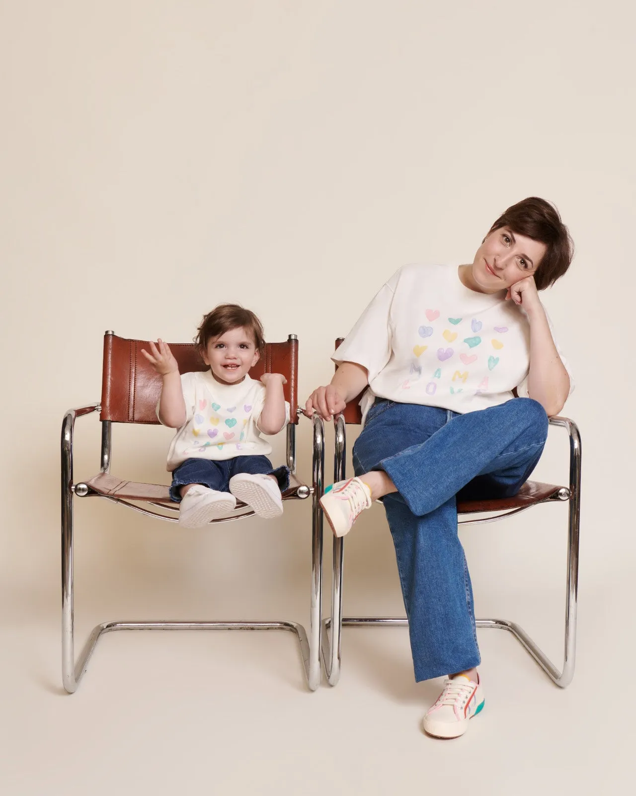 Le duo de t-shirts Mama love x Baby love en coton bio - blanc